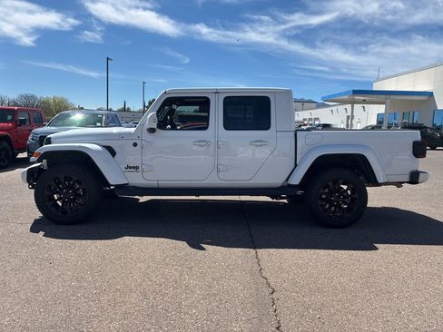 Used 2022 Jeep Gladiator Overland AWD/4WD image 2