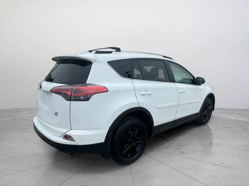 Used 2016 Toyota RAV4 LE FWD image 9