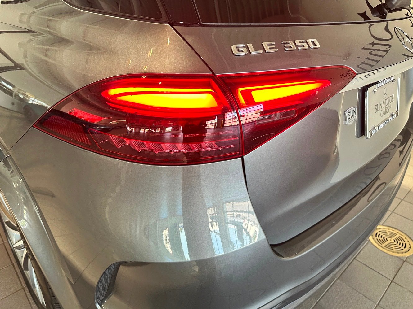 Used 2025 Mercedes-Benz GLE 350 4MATIC w/ AMG Line Exterior image 39