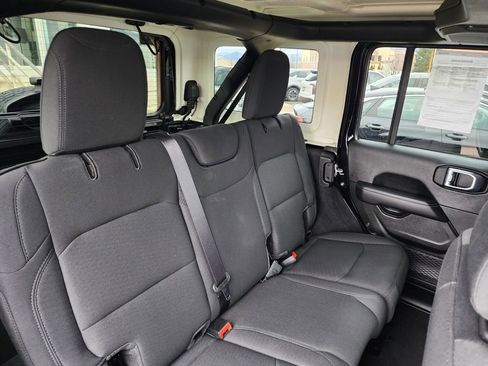 Used 2022 Jeep Wrangler Unlimited Sahara w/ LED Lighting Group image 15