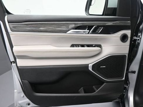 Used 2022 Jeep Wagoneer Series II AWD/4WD image 28