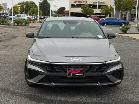 Used 2025 Hyundai Elantra Sport FWD image 2