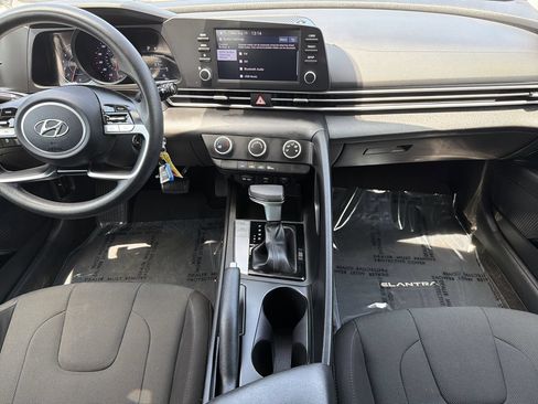 Used 2023 Hyundai Elantra SE FWD image 13
