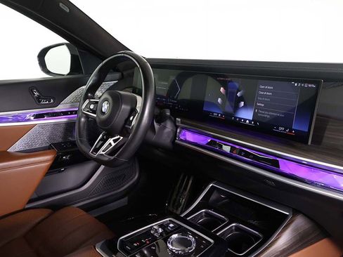 Used 2023 BMW 760i xDrive w/ Executive Package image 38