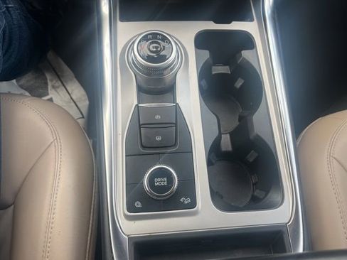 Used 2022 Ford Explorer XLT w/ Equipment Group 202A image 34