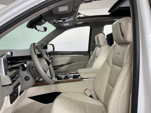 Used 2025 Cadillac Escalade ESV Premium Luxury Platinum AWD/4WD image 28