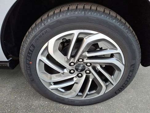 New 2025 Lincoln Navigator Reserve image 8