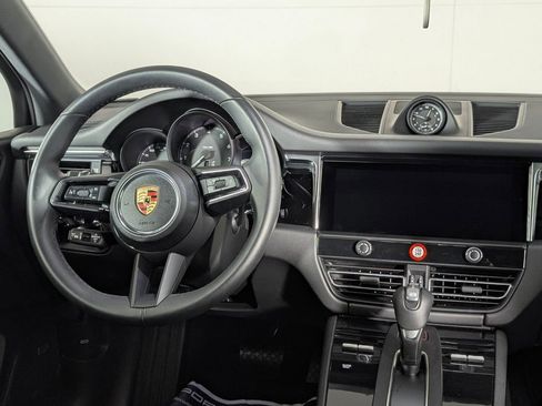Certified 2025 Porsche Macan image 21