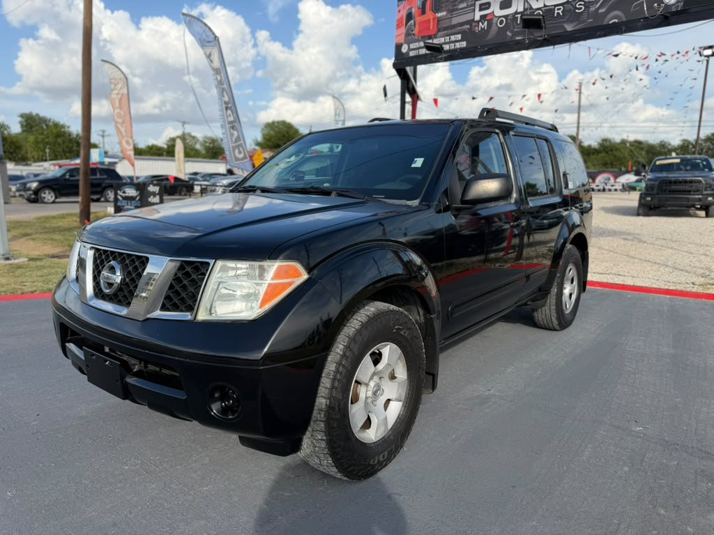 Used 2005 Nissan Pathfinder XE RWD image 1