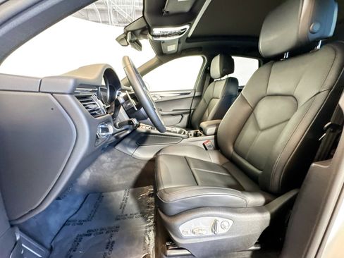 Used 2025 Porsche Macan image 5