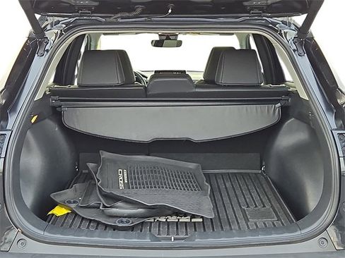 Certified 2022 Toyota Corolla Cross XLE image 28