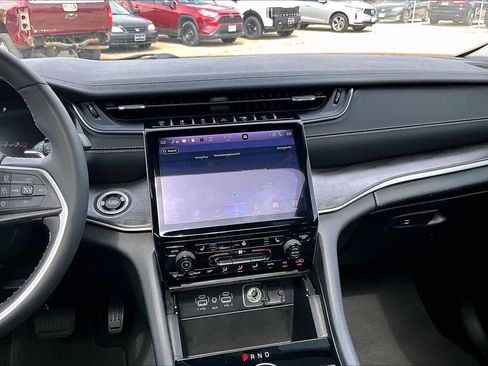 Used 2023 Jeep Grand Cherokee Limited image 7