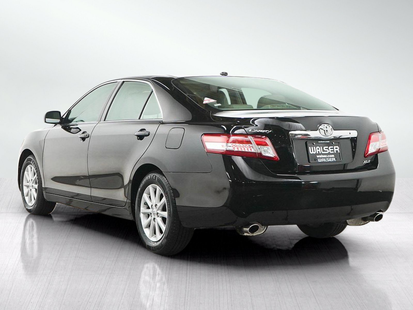 Used 2011 Toyota Camry XLE w/ XLE Extra-Value Pkg #1 FWD image 4