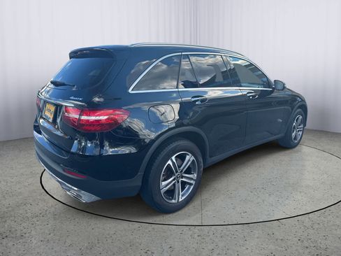 Used 2019 Mercedes-Benz GLC 300 4MATIC image 3