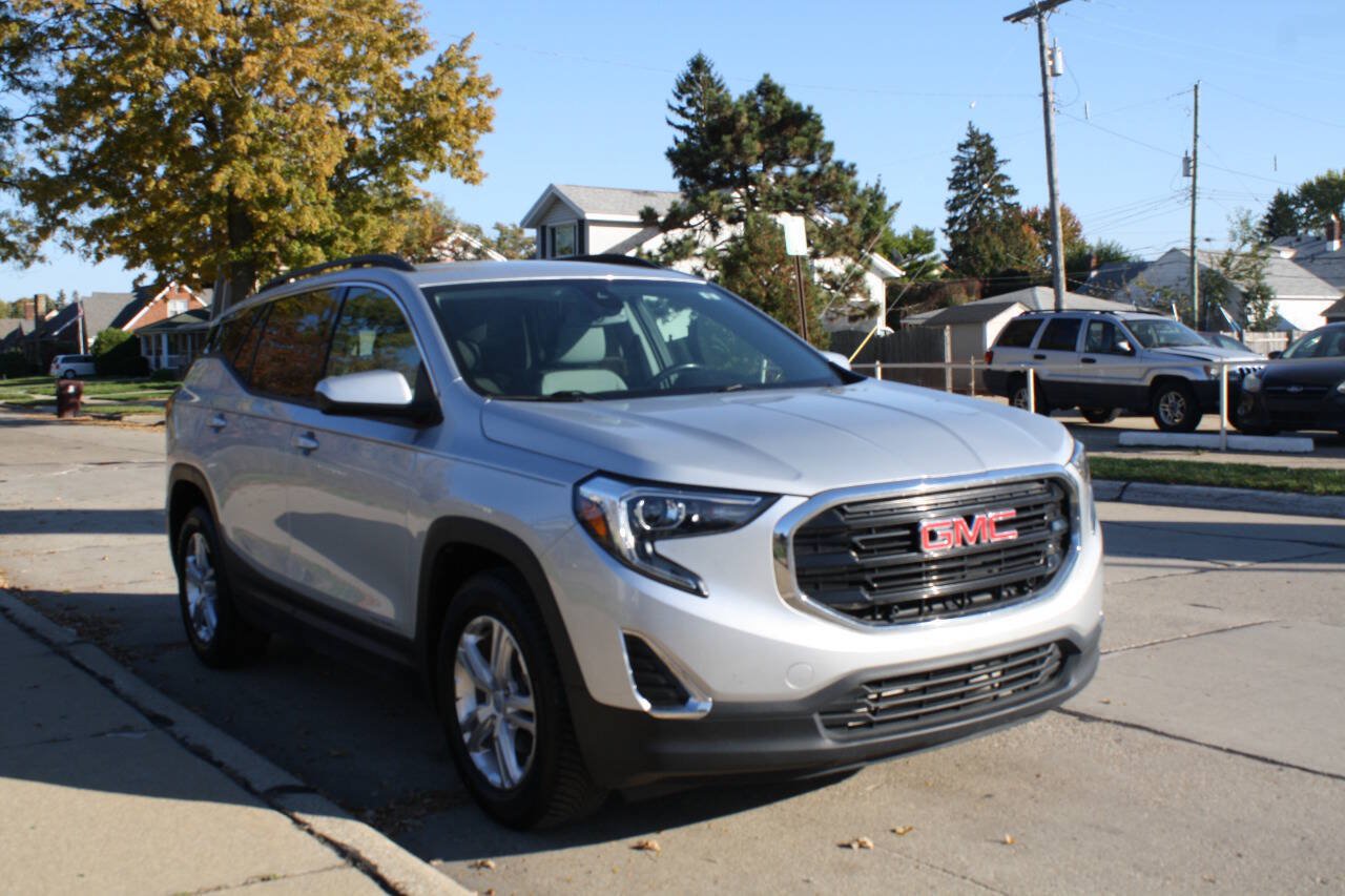 Used 2020 GMC Terrain SLE w/ Driver Convenience Package FWD image 3
