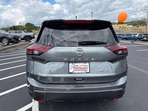 Used 2024 Nissan Rogue SV image 5