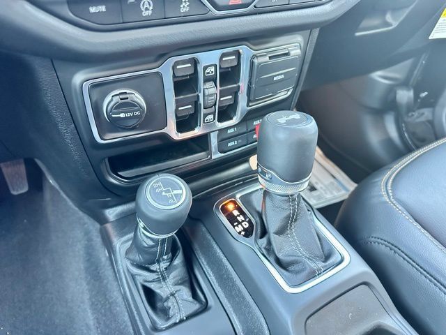 New 2025 Jeep Wrangler Unlimited Sahara AWD/4WD image 22