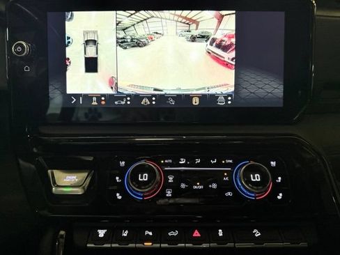 Used 2024 GMC Sierra 2500 AT4 w/ Technology Package AWD/4WD image 23