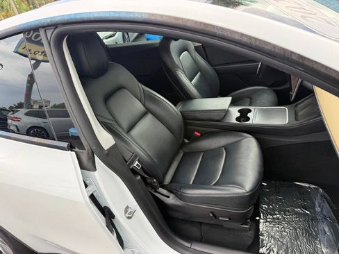Used 2022 Tesla Model Y Long Range AWD/4WD image 27