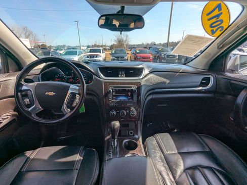 Used 2017 Chevrolet Traverse LT image 14