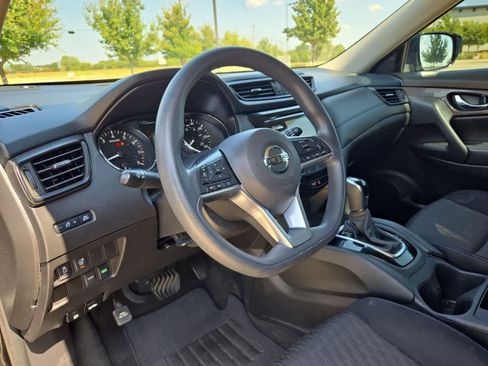 Used 2017 Nissan Rogue S FWD image 2