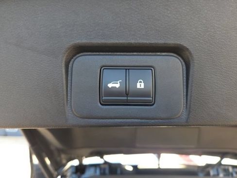 Used 2026 Nissan Rogue SL AWD/4WD image 19