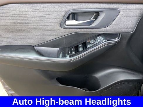 Used 2023 Nissan Rogue SV image 12