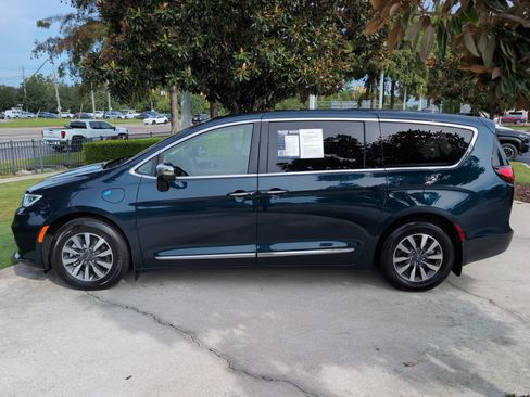 Used 2023 Chrysler Pacifica Limited FWD image 7