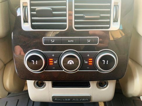 Used 2016 Land Rover Range Rover HSE image 16