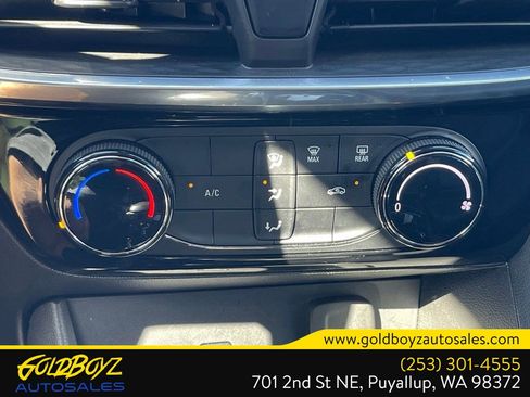 Used 2024 Buick Encore GX Sport Touring image 29