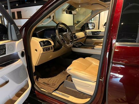 Used 2019 Lincoln Navigator Reserve AWD/4WD image 14