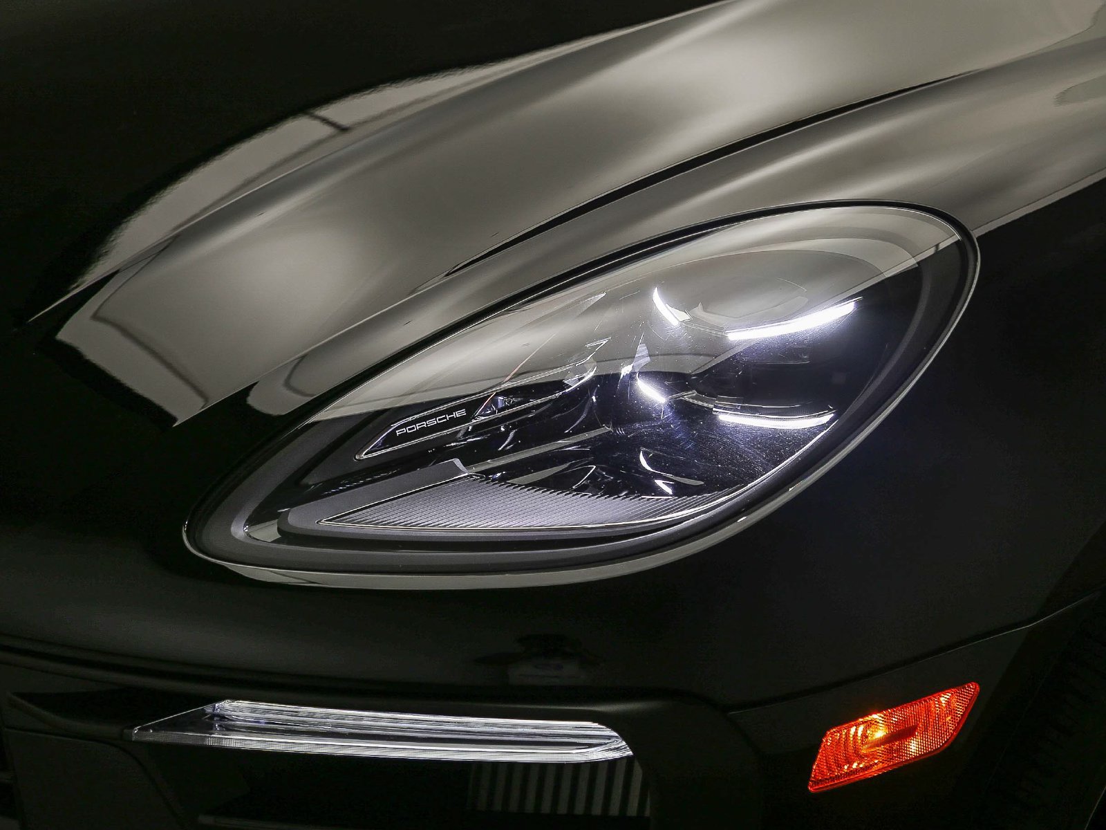 Certified 2025 Porsche Macan S AWD/4WD image 12
