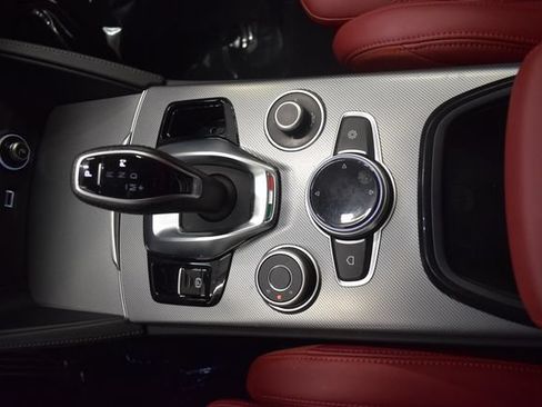 Used 2024 Alfa Romeo Stelvio Ti w/ Performance Driving Package AWD/4WD image 29