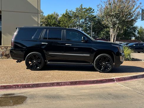 Used 2018 Cadillac Escalade Luxury image 7