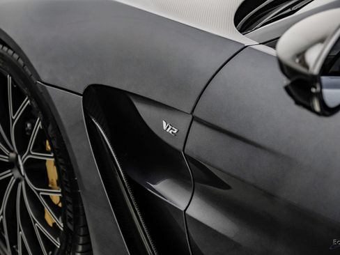 Used 2023 Aston Martin V12 Vantage RWD image 38