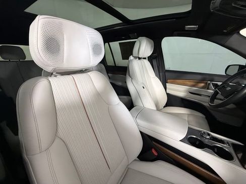 Used 2026 Cadillac Vistiq Luxury w/ LPO, Floor Liner Package AWD/4WD image 31