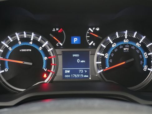 Used 2018 Toyota 4Runner SR5 Premium image 18