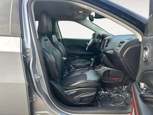 Used 2020 Jeep Compass Trailhawk image 10