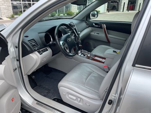 Used 2012 Toyota Highlander Limited w/ Tow Pkg AWD/4WD image 14