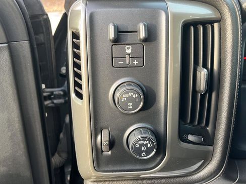 Used 2018 Chevrolet Silverado 1500 High Country image 12