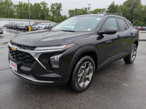 Used 2024 Chevrolet Trax LT FWD image 3