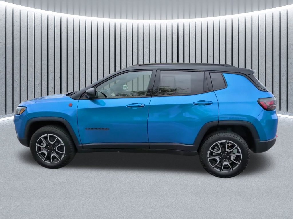 Used 2025 Jeep Compass Trailhawk w/ Trailhawk Elite Group AWD/4WD image 11