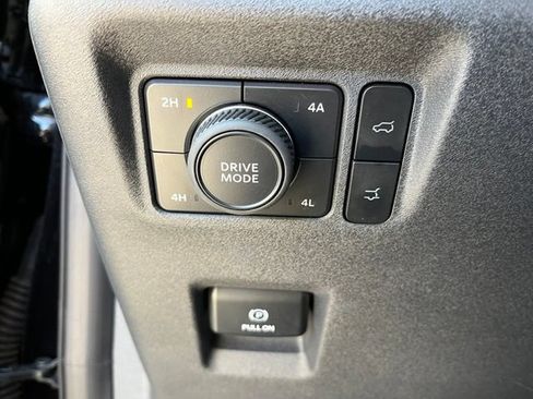 Used 2025 Ford Expedition Max Platinum AWD/4WD image 29