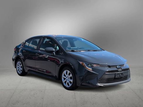 Used 2024 Toyota Corolla LE image 2