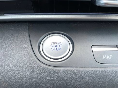 Used 2025 Hyundai Elantra SEL FWD image 40