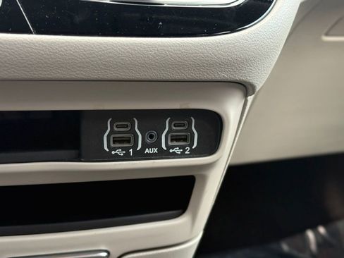 Used 2024 Chrysler Pacifica Touring-L image 24