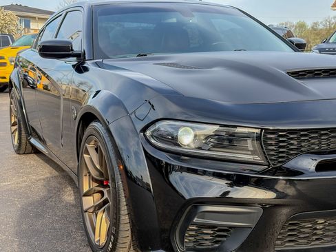 Used 2022 Dodge Charger SRT Hellcat w/ Carbon/Suede Interior Package RWD image 3