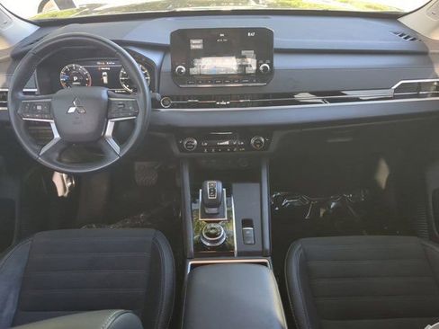 Used 2024 Mitsubishi Outlander SE Black Edition FWD image 13