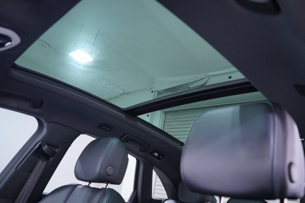 Used 2024 Porsche Macan AWD/4WD image 9