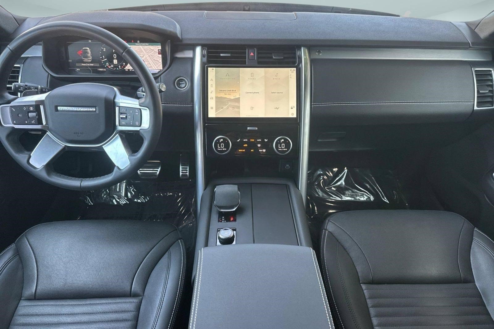 Used 2024 Land Rover Discovery Dynamic SE AWD/4WD image 16